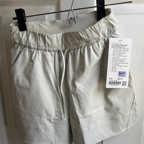 Cinched Waist Women's Shorts - Cream - Picture 1 of 2